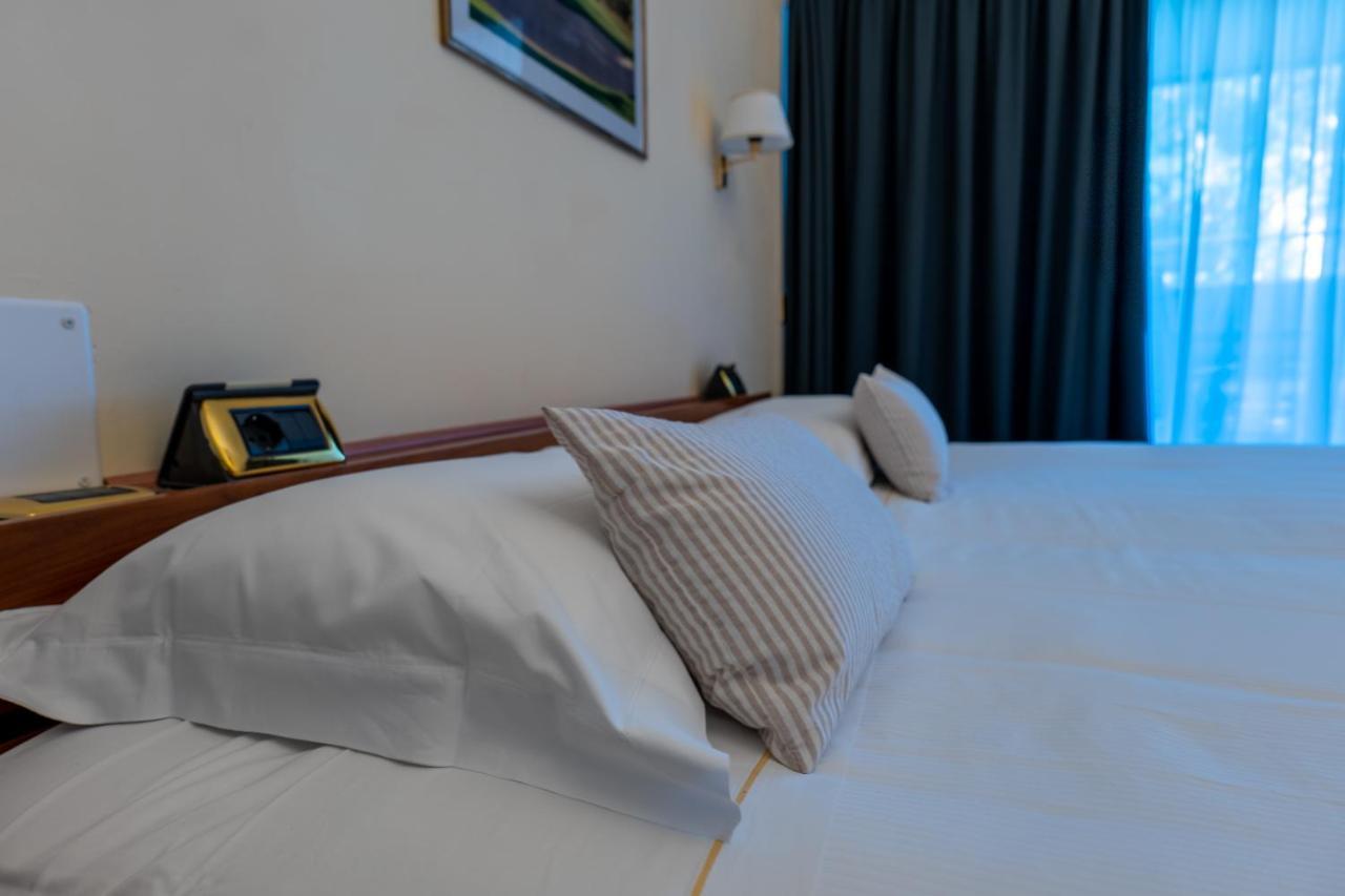 Golf Hotel La Pinetina Appiano Gentile Exterior foto